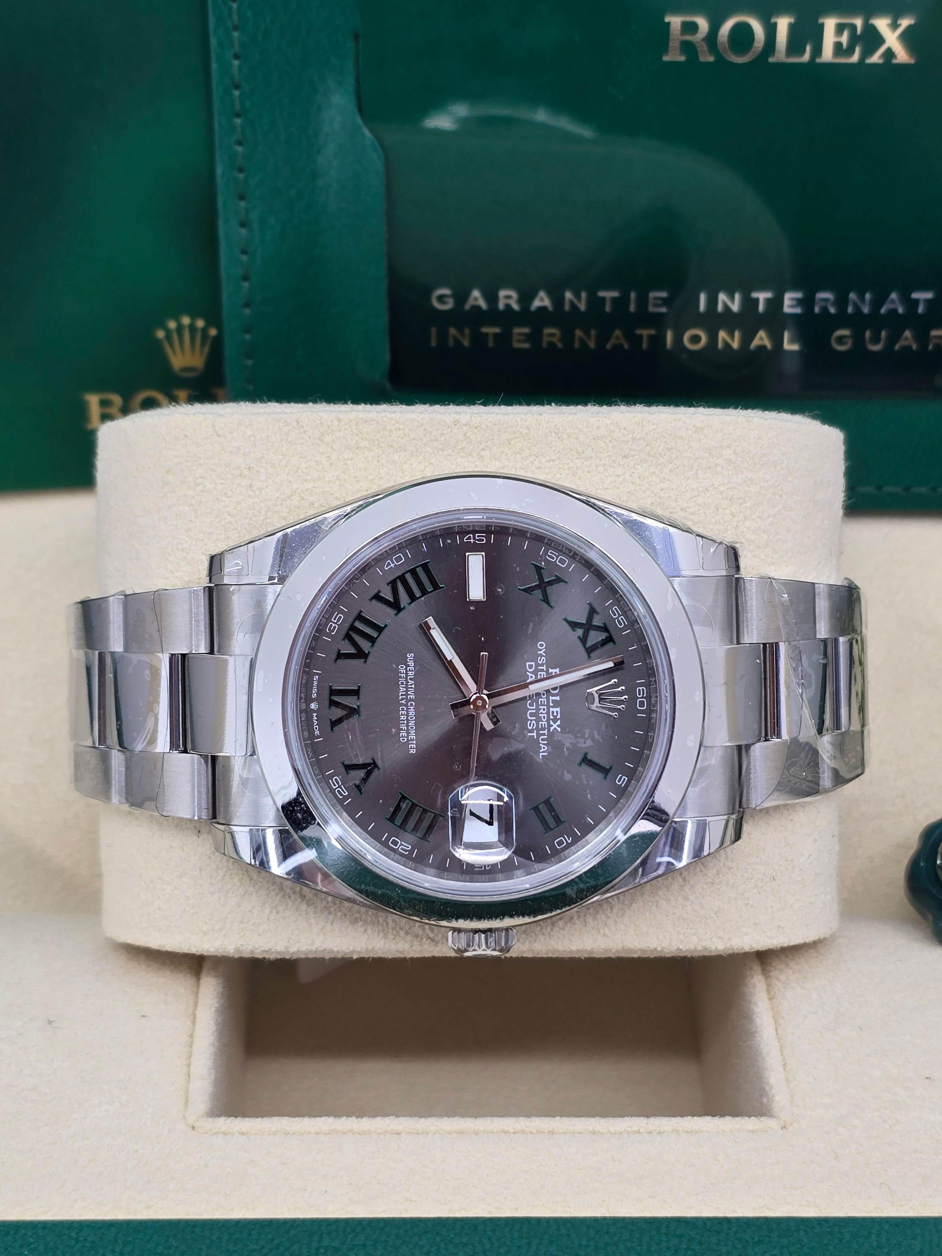 Rolex Datejust 41mm Smooth Bezel "Wimbledon" Dial Oyster - 126300 - New 2025