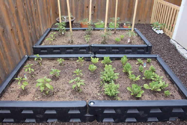 Plastic Playground Border with Spike, 12 Inches Tall