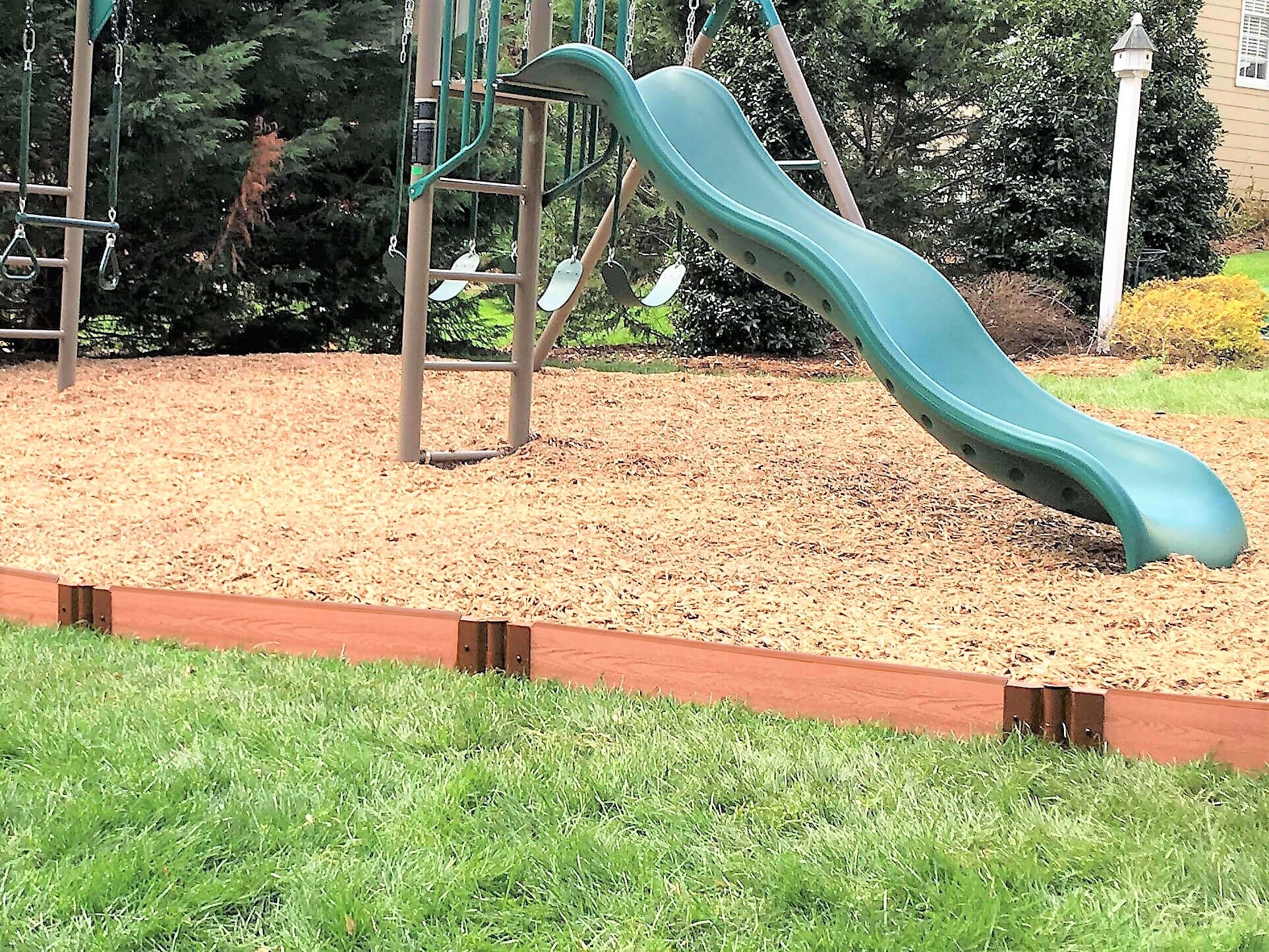 Tool-Free Classic Straight Playground Border